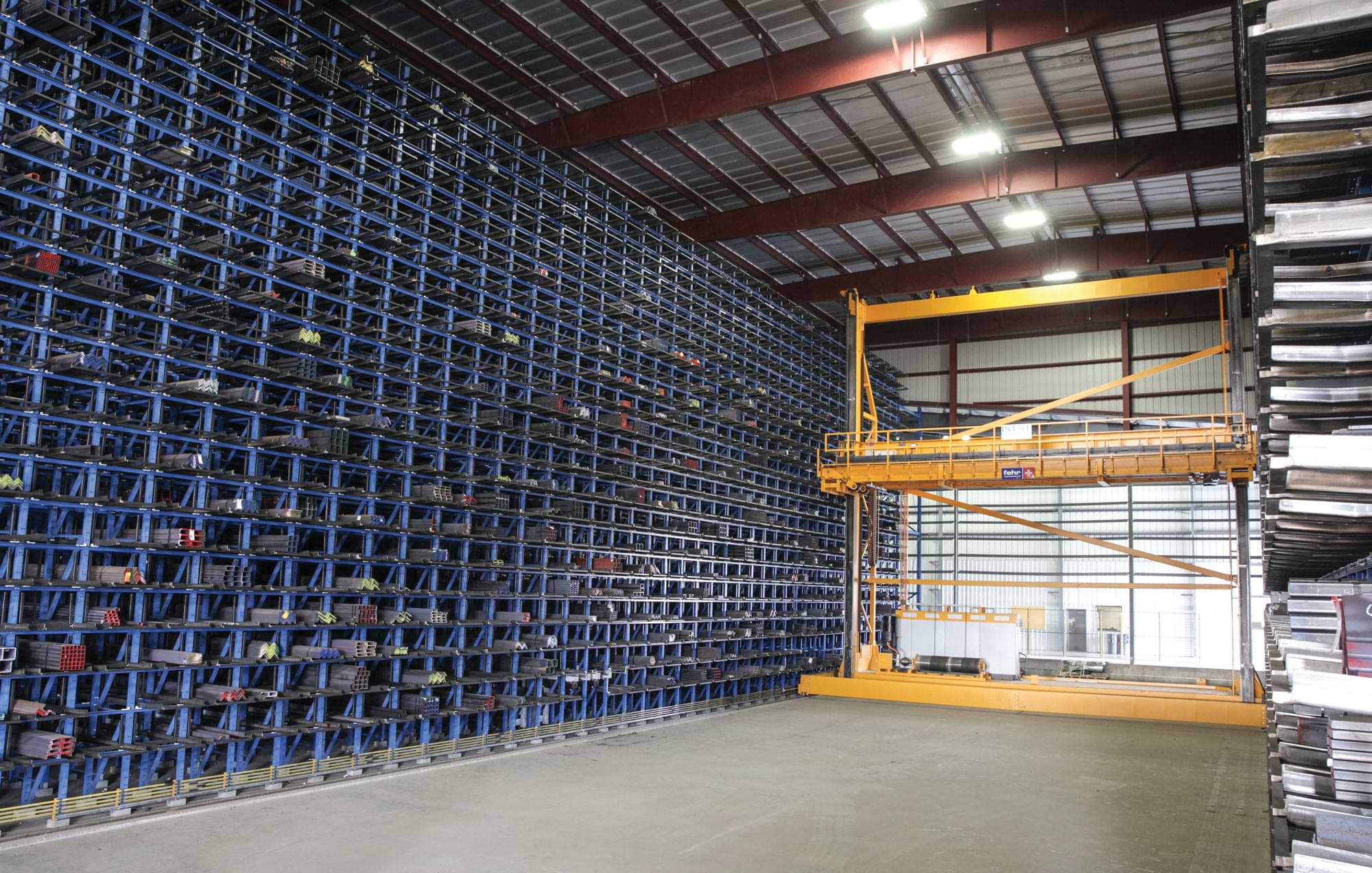 Aisle view of the stacker crane for the Fehr honeycomb system
