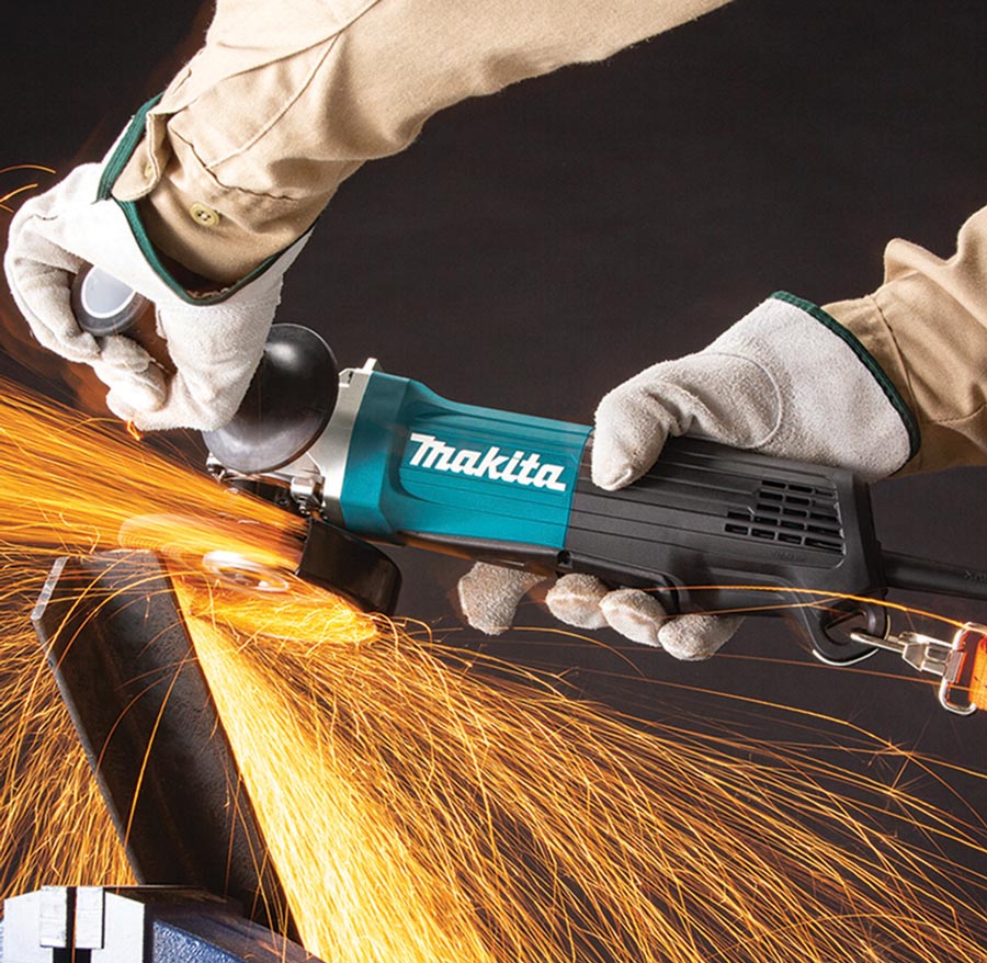 Makita’s GA4553R has a non-removable guard that can be adjusted without tools.